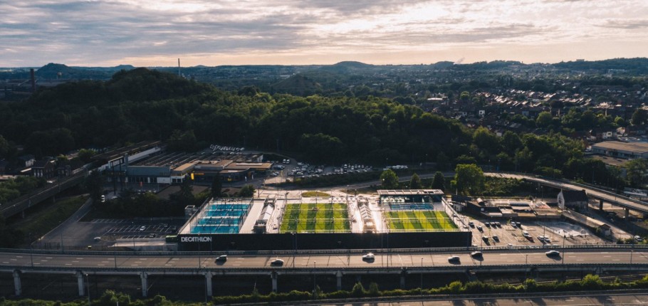 Nouvelles vues aériennes du Décathlon de Charleroi